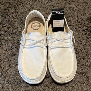 Hey Dudes Wendy Shoes size 8 New!